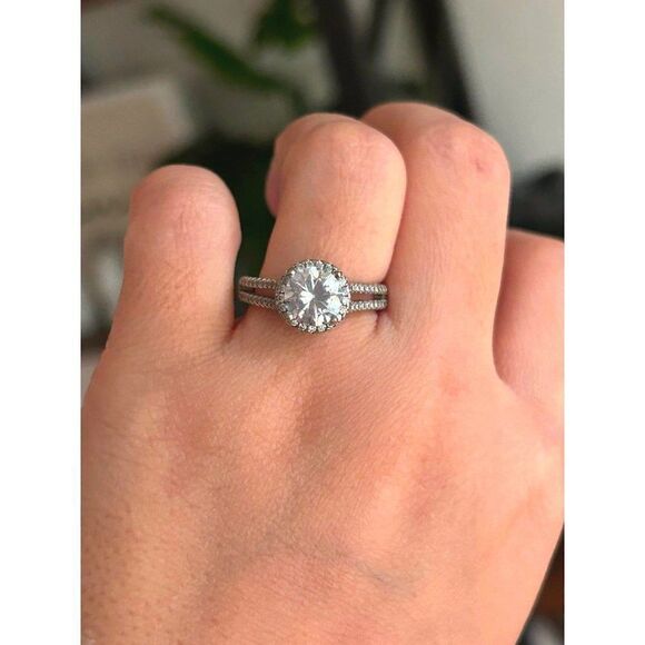 Lovely Solitaire Ring  - Picture 7 of 7